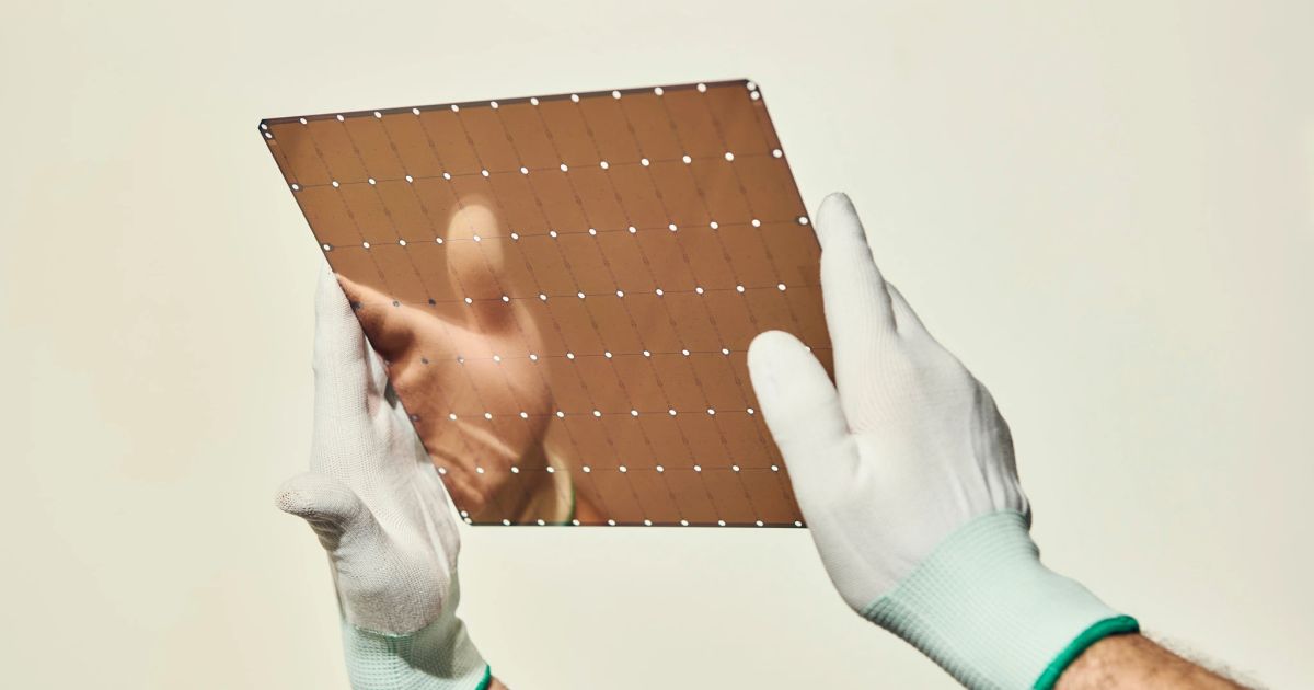 Cerebras Systems представила компьютер с самым большим в мире процессором 22×22 сантиметра - 4